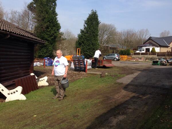 mikejohnhall's tweet photo. Great turn out this morning 20 friends of the club helping out http://t.co/E0cLxsdlJM