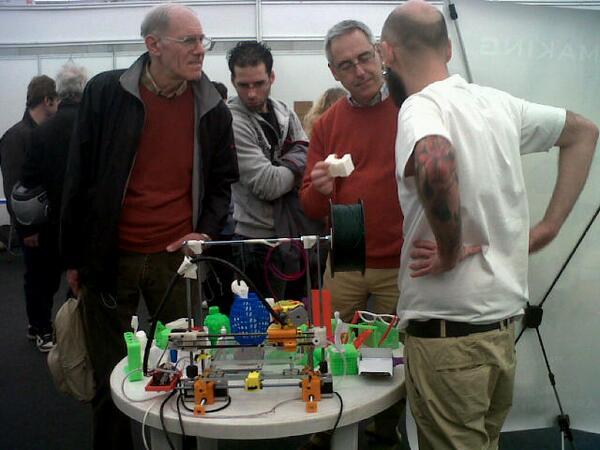 MakeTankItaly's tweet image. chiedilo al maker! @StudioMParch #robotmakers #stampa3D