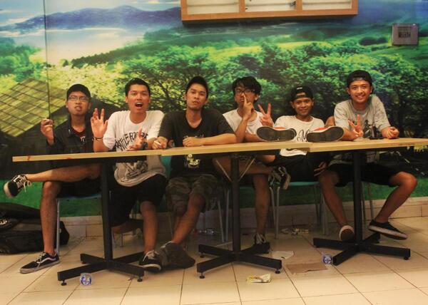 Hai hai.. ada <a href="/lmhswt/">LEMAH SYAHWAT</a> dr Kota Batu | tossterzine.blogspot.com/2014/03/lemah-…