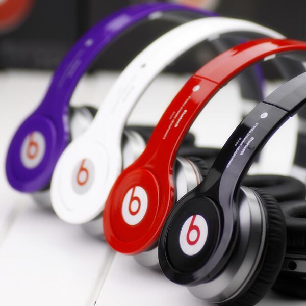 barro_sofia's tweet image. fone das celebridades agora ta na mao!