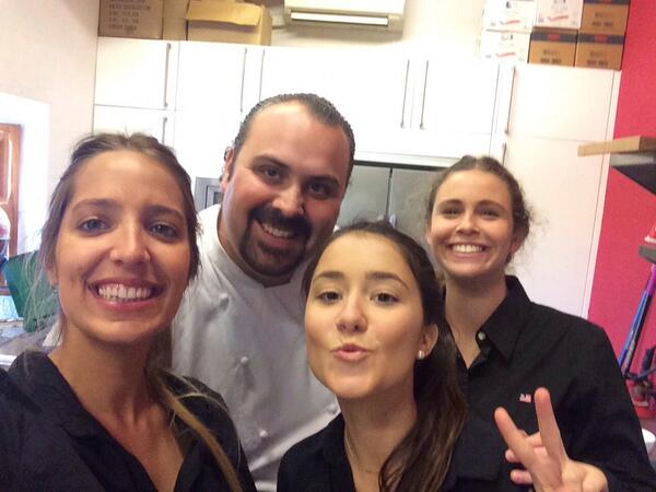 DamiCar15's tweet photo. But first let me take a selfie #work @Rocigs_08 @BlanquiPerez @CiveraVicent http://t.co/nMtz3iSl3I