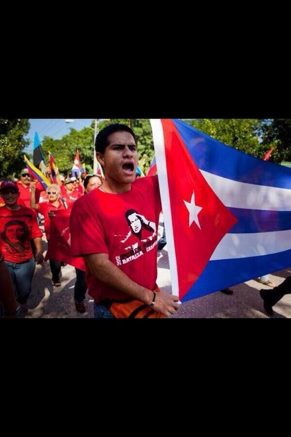 YeraChacink's tweet photo. Quienes son los vende patria? Apátridas, Si tanto les gusta xq no se van a Castrolandia y viven su sueño cubano? http://t.co/F4NSRktulS