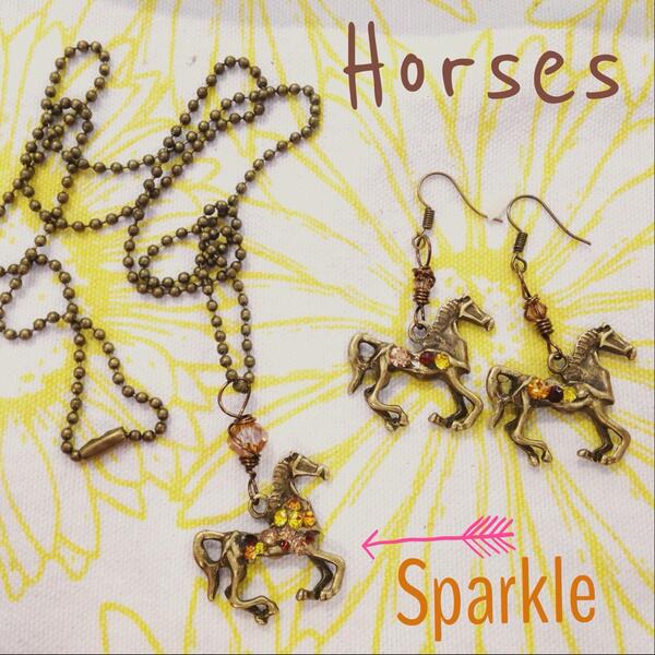 FunkyRelics's tweet image. Stop horsing around and come by the Farmers Market to see all the produce and these pretties #fmo #horses #sgf