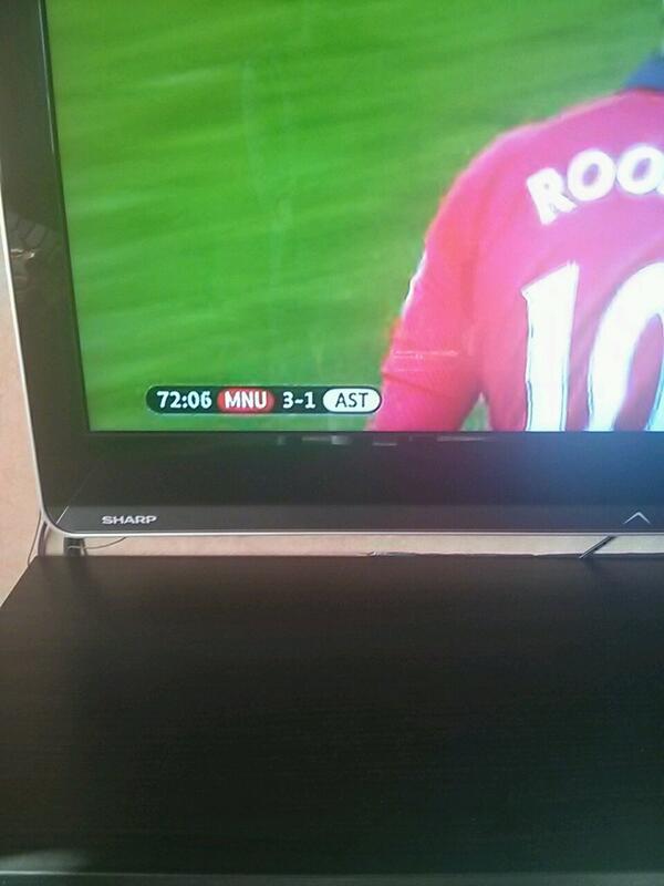 dimple_chohan's tweet image. @ilovemrchohan Im watching bits of the match #ManUtd #PointsForMe 👍😘💜⚽👟