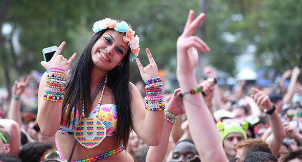 Cosmopolitan's tweet image. The 18 BEST street style looks from Ultra Music Festival so far: cosm.ag/6016g2ar