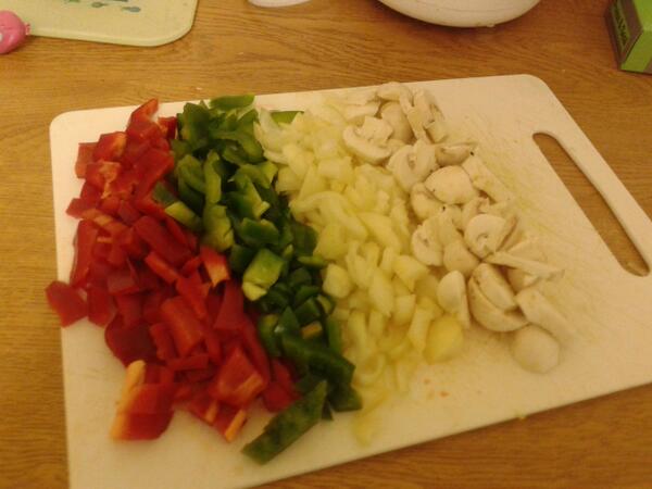 Cooking up a rainbow toniiiight #fajitas #prettyveggies