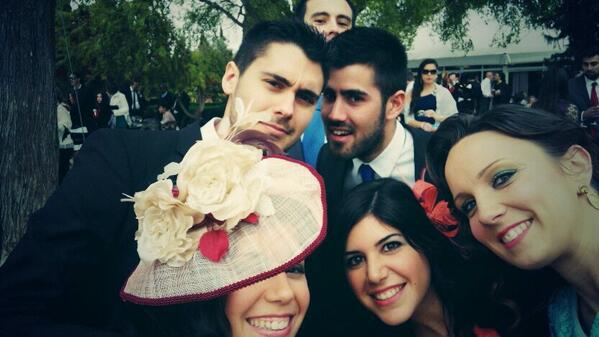 pequefania's tweet photo. Selfie @Alex_Marti89 @martita2612 @veroaroca @javipros89 http://t.co/mhgvozr7zN