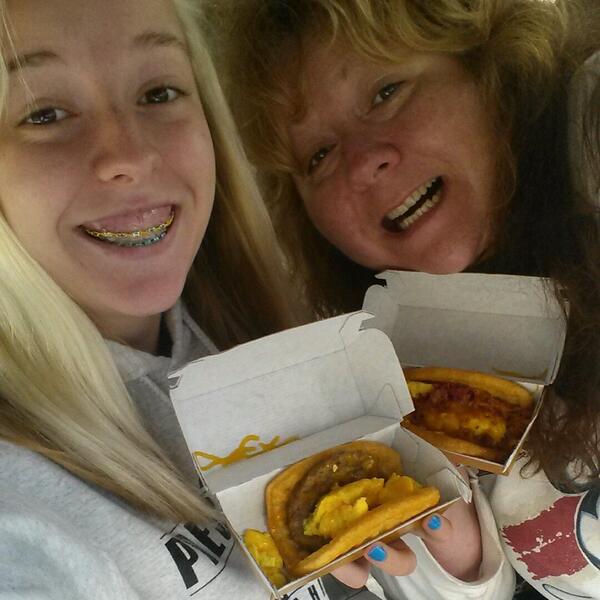 rockinreddd's tweet image. Me and my crazy babygirl having some Tacobell taco waffles. I love her #tacobell #tacowaffle #stonerfood #daughter