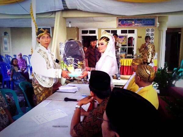 Seperangkat alat gunung twiiips.. Sweet! ;) "<a href="/sukatidur/">Setiyawan Mr.</a>: <a href="/gunungindonesia/">Gunung Indonesia</a> temen saya ngalamin jum'at lalu min "