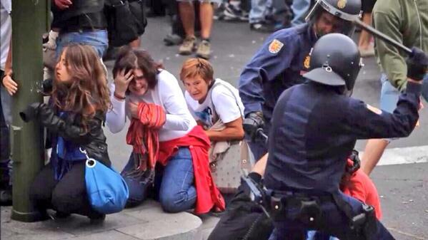 MorenoG_Agustin's tweet photo. Director de la policía:“No se va a tolerar violencia en las calles”¿Se refiere también a esta?http://t.co/wdmOqsgs62 http://t.co/uXEs2VRSoM