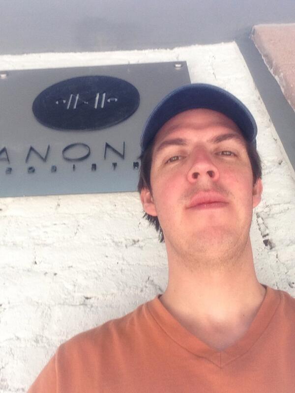 jmariabenitez's tweet photo. “@chef_dtellez: Proud of @AnonaNeobistro  saturday selfie!! http://t.co/1qCObOcEZK” /chefs también disfrutan se una buena "Selfie" bien ahí