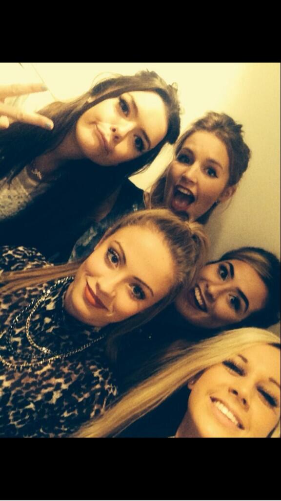 Lauraloades's tweet photo. Can't wait for the boys to be back in Bournemouth @Maryjanelintin @katielisterx @becccalewis  ❤️ http://t.co/e3yxm19gXb