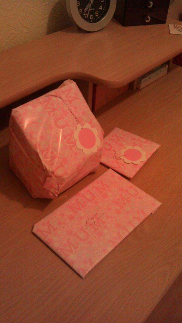 zoekayh's tweet image. Guess who forgot to pick up an envelope with their Mother's Day card this year? #spotthegreetingscard #gotcreative