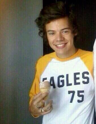 ✝ (@cuddly_harold) on Twitter photo 