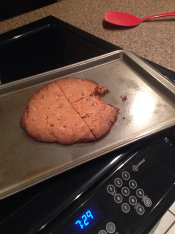 Tex_Mex_Jack's tweet photo. Why did I forget to take my cookie out. #Burntcookie http://t.co/5PefHIsO7U