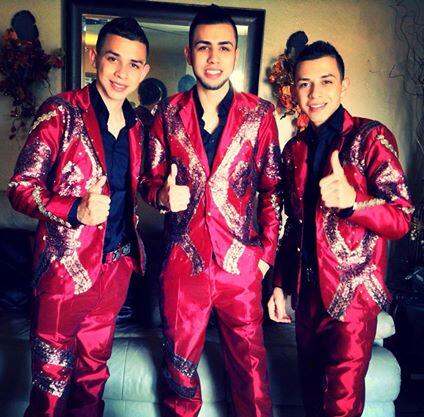 los_parras's tweet photo. Saludos plebes :D Feliz Sábado departe de su grupo Zero Relevo http://t.co/LJigii0RZb