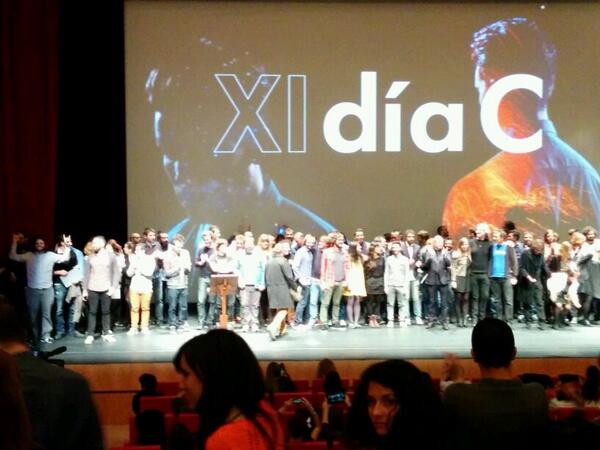 odilom's tweet photo. Foto de familia del talento español. Buen trabajo de @ristomejide como anfitrión #11DIAC http://t.co/RCO1UmEJVd