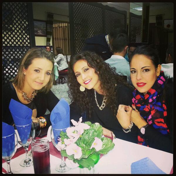 aLexa_MaRr's tweet photo. Con las señoras @angelaacano @nataliaferrerf !!! Y nos falta..@Mariagr_17!!! http://t.co/GnuxBwkXmr