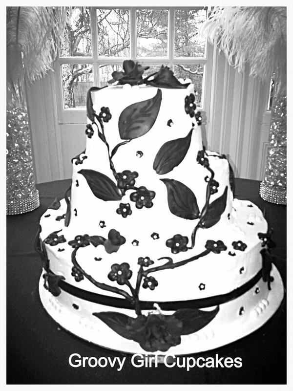 CupcakesRGroovy's tweet photo. It's a beautiful, blessed day for The Henderson Family. Thanks for letting GGC be a part of your day.  Enjoy!! http://t.co/DJkDsvs6JO