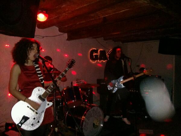 Stagesurfing's tweet photo. Disfrutando de #losmontemadre en el #lupita del Raval. Hammonds y guitarras a tope!! http://t.co/vZ03ECXXd1
