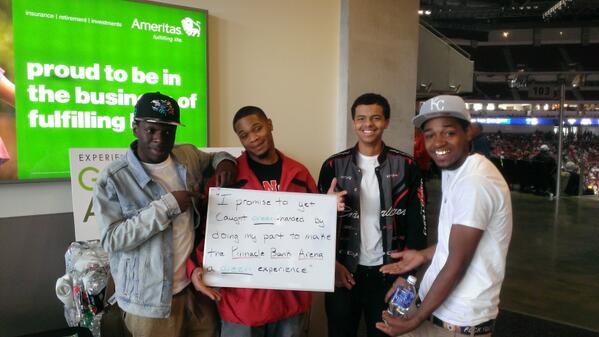 GoGreenLNK's tweet photo. @vongenius @Rexxman5 @lilamp_sm @The_RealArik Keepin it green @PinnacleArena  #LNK #CaughtGreenHanded #NCAAWomens http://t.co/0o55hZ3XxF
