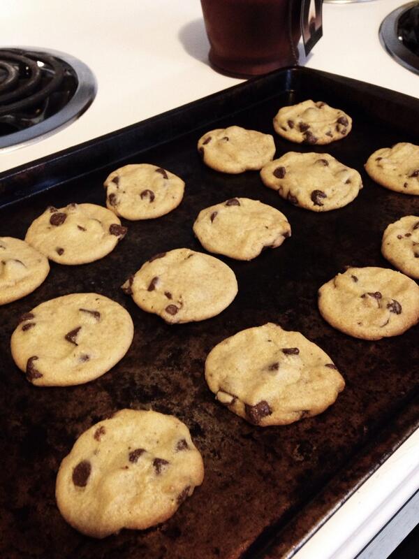 malloryyhall's tweet image. Baking cookies and watching Pocahontas with @meganazilee before the last service of #SpringRamp. 😍