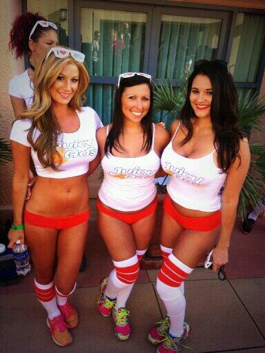 Juicy dodgeball just abt to start!  Sponsored by Juicyads and @Affil4you! http://t.co/D1DzrGMSlq
