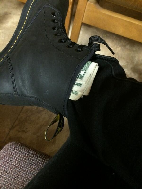 DrizzyLover98's tweet image. #rapperproblems