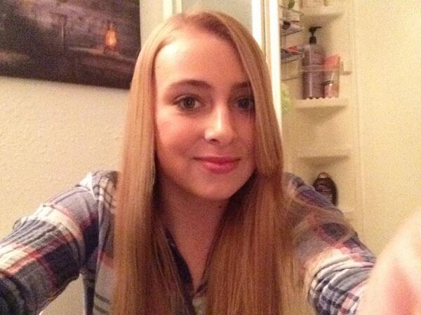 Ally_Robinson59's tweet photo. New hair guys. #howdoyoulikeit #blondie #regis #hair http://t.co/t9FdNFxUBQ