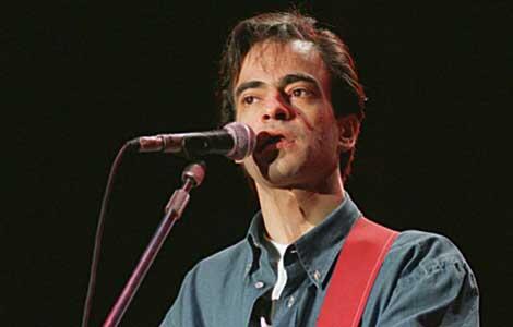LoSecretosFans's tweet photo. Dicen que los grandes no se van, si se les sigue recordando, ¿Porque tuviste que correr sin direccion Enrique? http://t.co/XriAILSO47