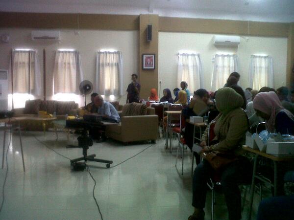 Bem Uniba bertanya kepada para pemateri