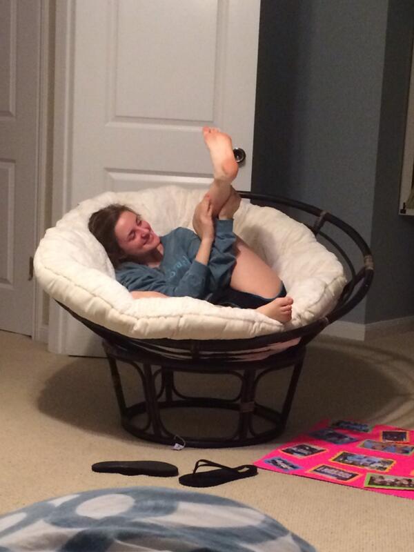 ldenenea's tweet image. mother eagle nesting her young #whosethefathereagle #multipleoptions @zoe_mysing