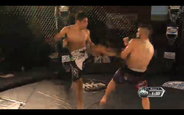 TripleA_MMA's tweet photo. This was the perfect Main Event. Less than a minute to go in Round 1. #RedemptionAtTheRock #TripleAMMA http://t.co/zUGroJ9eaT