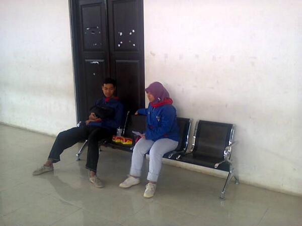 EM_UBOfficial's tweet image. Salam semangat buat Kak Rois &amp;amp; Kak Iswari dari @ksrub yg siap siaga di BEF 2014 hari ini :)) #KiniGiliranmu #BEF2014