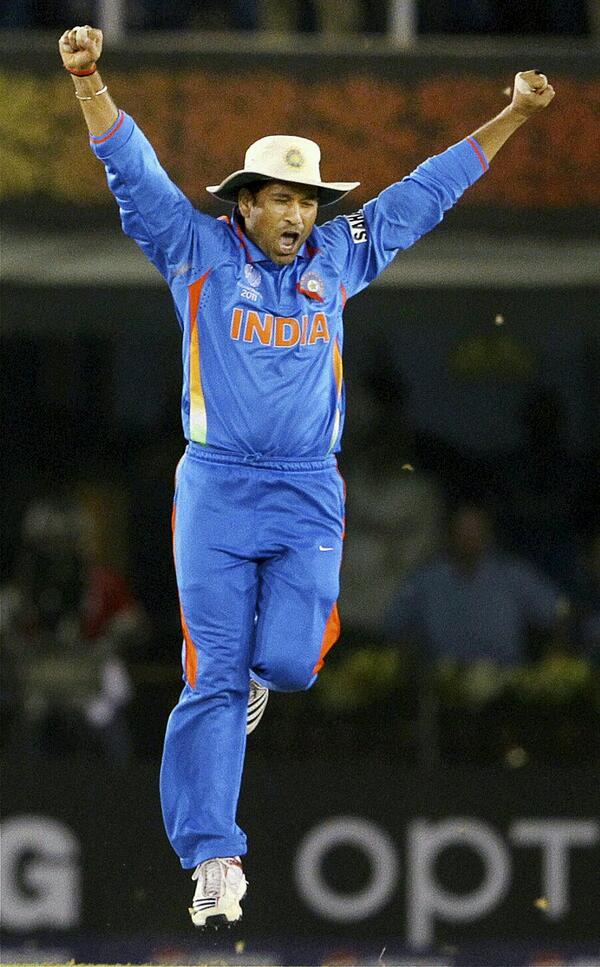 OmgSachin's tweet photo. On This Day in 2011 India Defeated Pakistan in the Historic Match at Mohali in the SF of WC 2011. http://t.co/DQA1IkecUr