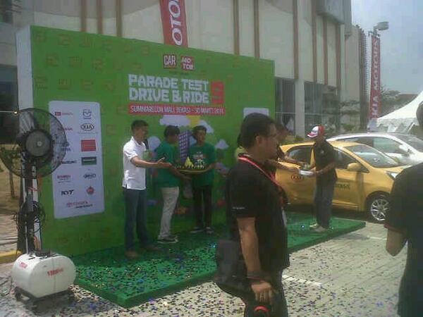 malbekasi's tweet photo. Yg suka otomotif, Parade Test Drive &amp; Ride 9 jg sudah dimulai di area parkir dekat Lobby The Oval. Be there! #PTDR9 http://t.co/HjllBvmRNw