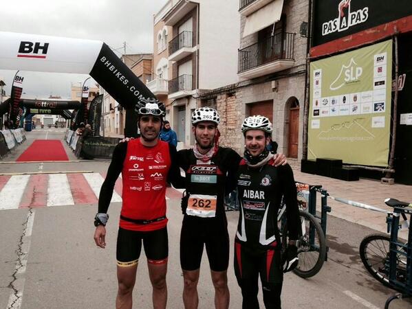 TriatloCV's tweet photo. Ganadores de la distancia corta en el #skylimitspenyagolosa http://t.co/wlG54Jpy45