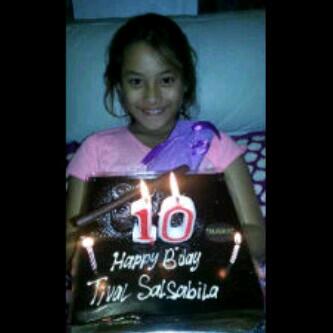 Melinda_Purba6's tweet photo. HBD Tival,semoga panjang umur,mkn cantik,makin pinter,pkknya mkn the best deh :)@Tival_1 @tivtival @tivalsalsabila0 http://t.co/J9ZEnw9PkU