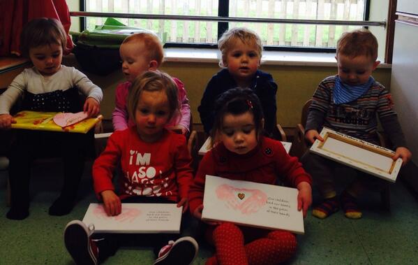 janeylou00's tweet photo. “Happy Mothers Day love from Cygnets &amp; Goslings http://t.co/jd9FS7PsF0” Aww that's so cute @NataliePratt14, how lovely !! 😊💕🎀💐