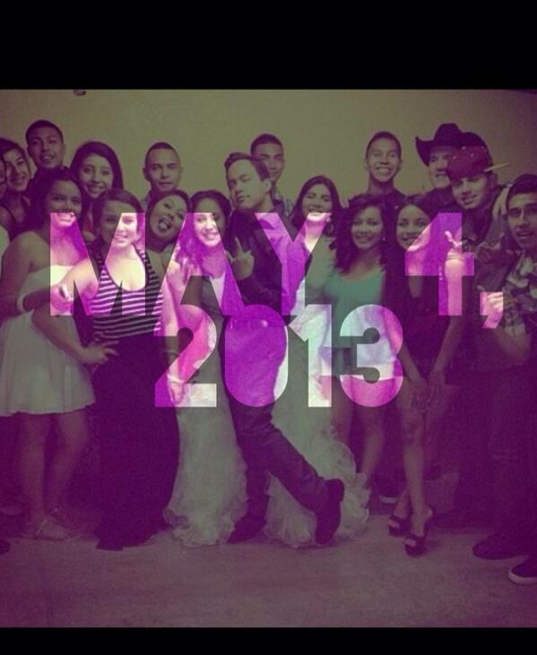 Chelsseerrr's tweet photo. Take me back to my quince pleasee😭✨💕 http://t.co/6ETccx19ji
