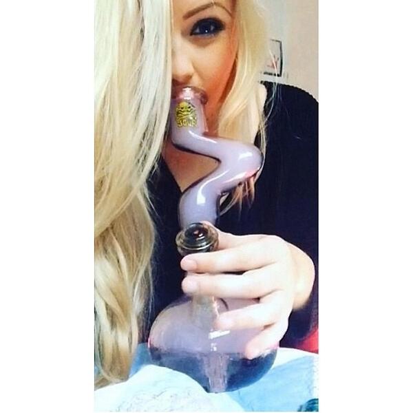 GanjaGirls's tweet image. RT @marijuanamodels @lovelylaurennnnn Featured Model on TheMarijuanaModels.com #marijuanamodels #kushcommon From:...
