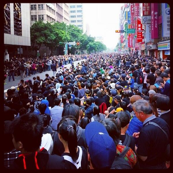 gjtaiwan's tweet photo. 這是目前七十萬的一角 #gjtaiwan by @jasonvsjason at http://t.co/95teaCJPvS http://t.co/pysLtEOBi9