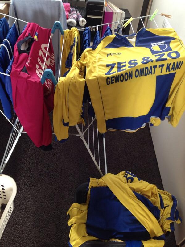 DZC6's tweet photo. Shirtjes stralen als nooit tevoren na de klinkende overwinning op @VIOD10
Seizoen geslaagd! #gewoonomdattkan #zesenzo http://t.co/ukyjqXUdsj