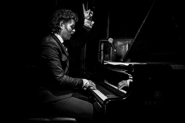 flavioenlondres's tweet photo. The Sugar Kings at the 606 jazz club photographed by http://t.co/cl4s8XT9h6   @officialJasonG @606club http://t.co/BpWyOgoEpZ