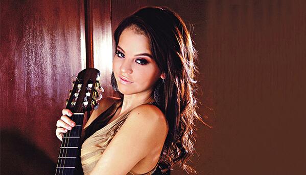 FanaticoEc_'s tweet photo. Michelle Cordero entra al Hot Ranking. http://t.co/w3dmwyiLcq http://t.co/7BuYeDXFMV