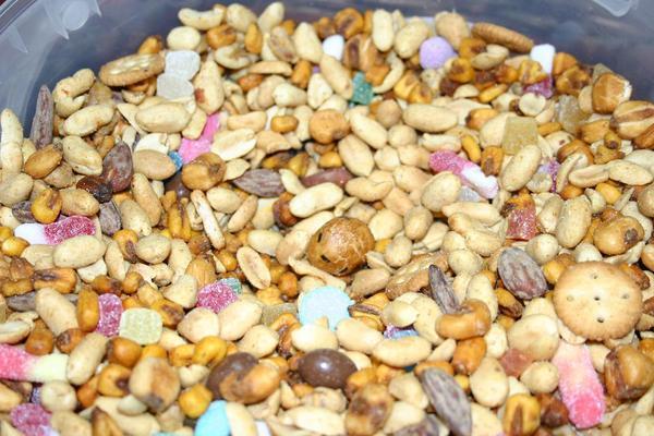 Coktail Extra de Frutos Secos
Cubo 4 kg con Gominolas 
Cubo 2 kg sin Gominolas