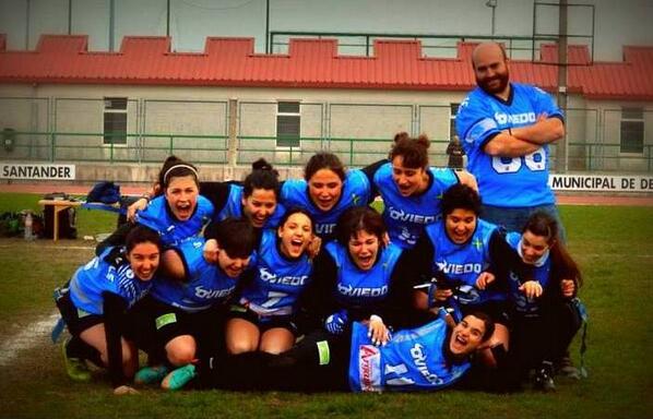 EmmaGtrueba's tweet photo. Así da gusto.Experiencias que llenan...@isaalegria @angelaparedes_ @Cort_es @Sandra_Ro89 @oviedoMadbulls#flagfootball http://t.co/c1jOPh39wD