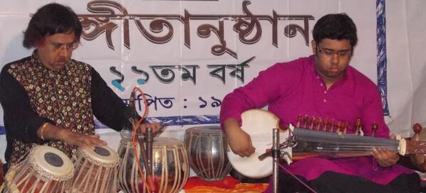 dwiptanilsarode's tweet photo. had a wonderful experience performing with my father @ "D.N. Das Music School Annual Funtion" ...!!! http://t.co/XL7VIZzN7Y