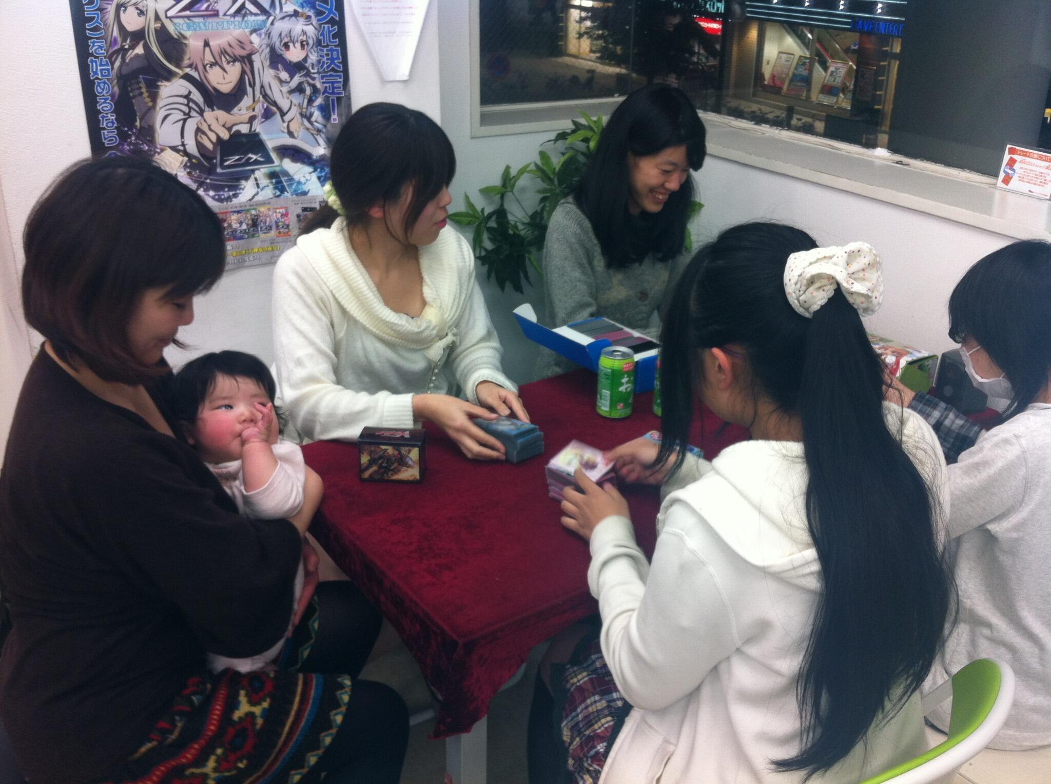 カードキングダム川口駅前店 本日のイベント情報その2 18時 女性限定交流会 カードゲーム女子会 開催します 毎回女性 ユーザー様達に楽しんで頂いており 今回も専用スペースで盛り上がっていただけると幸いです こちらは女性限定交流会の写真です