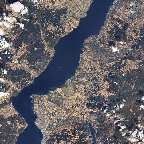 Türkiye’nin ilk yerli gözlem uydusu RASAT’tan “Çanakkale Boğazı” görüntüsü…